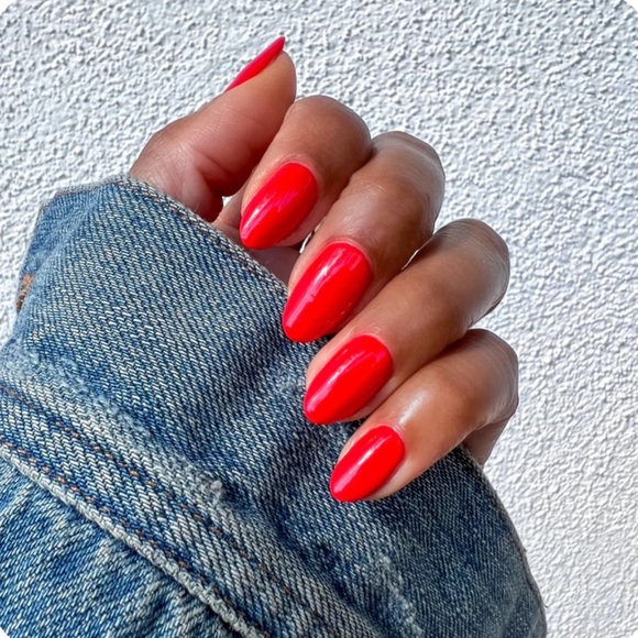 Olive & June ‘Kiss Cam’ Long Lasting Polish Perfect Red NEW - Picture 4 of 4